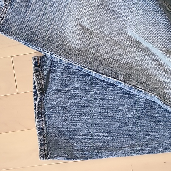 American Eagle favorite flare jeans 👖 - Picture 2 of 7